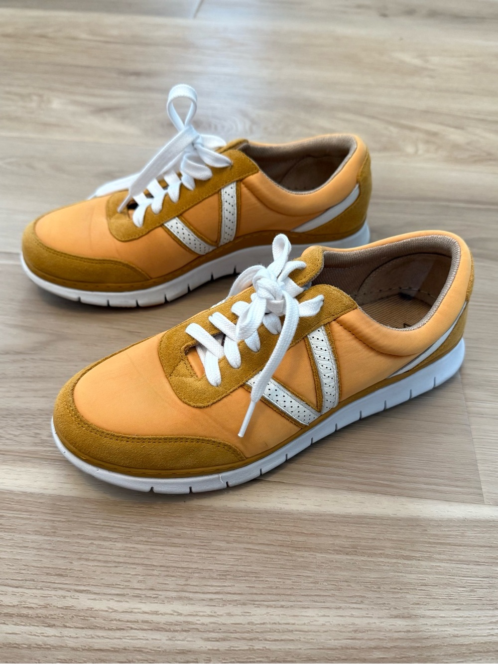 Vionic Nana Womens Sneakers Mustard Lace Up Shoe Size 8.5